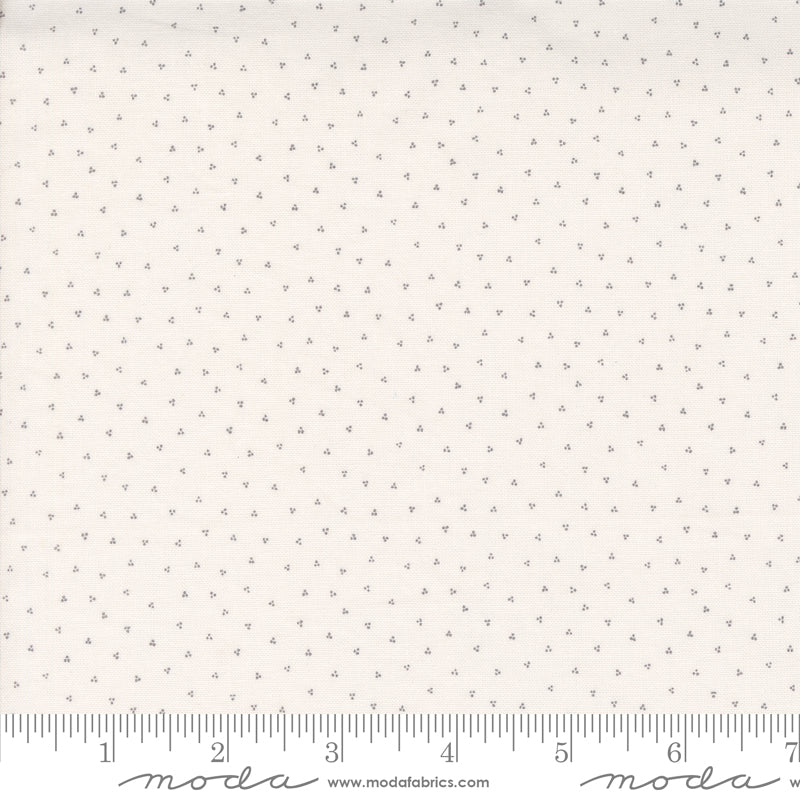 Moda Pre-Cut 25 Piece Fat Quarter Bundle  - Itty Bitty BG Gatherings - Image 6